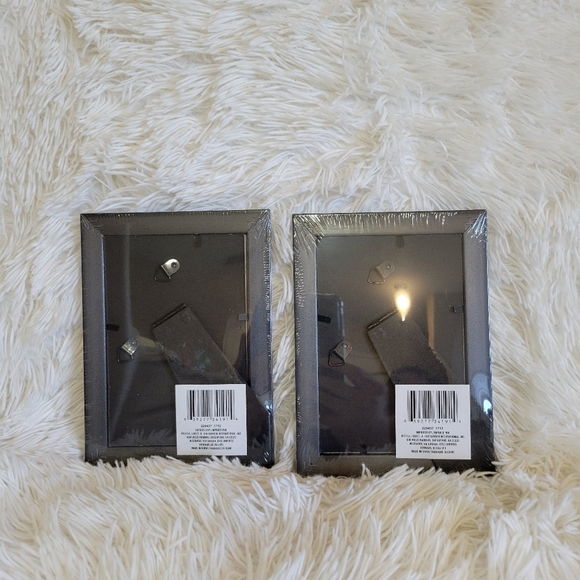 Special Moments Plastic Black Picture Frame 4x6 set of 2 - Picture 2 of 3